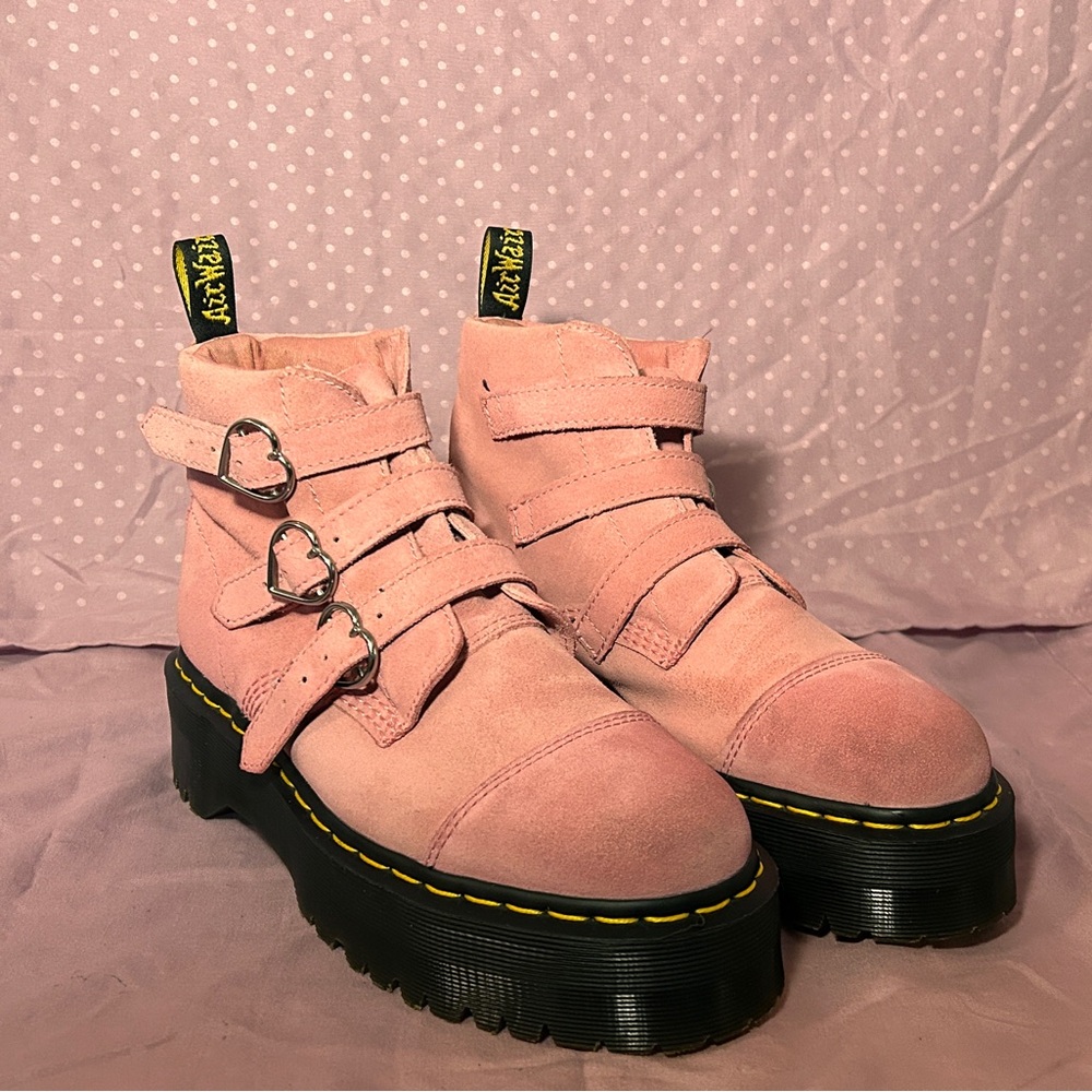 Dr marten’s Lazy oaf pink buckle boot/ size 9 women’s